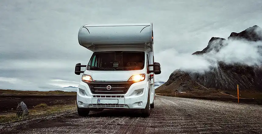 Island mit Camper