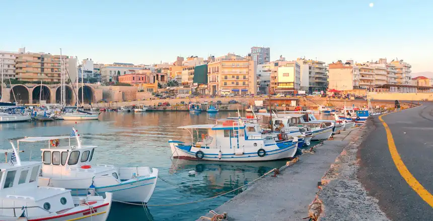 Boote im Hafen von Heraklion auf der griechischen Insel Kreta