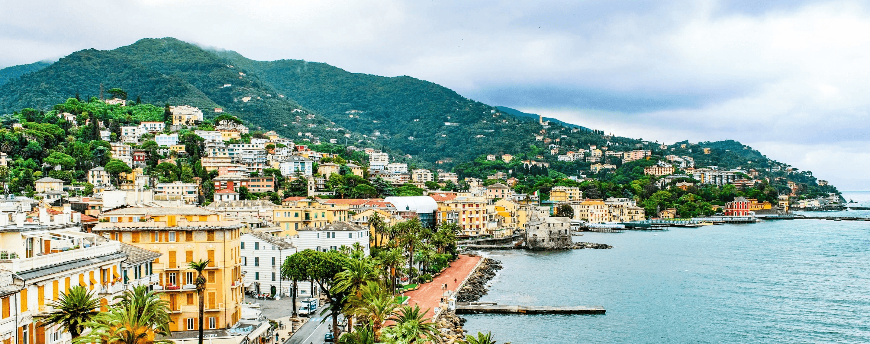 Häuser an der Küste in Rapallo, Italien